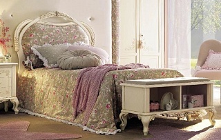 Кровать Giorgio Casa CASA DEI SOGNI, тделка кремовый полуматовый лак, ткань cat. A, декор серебро